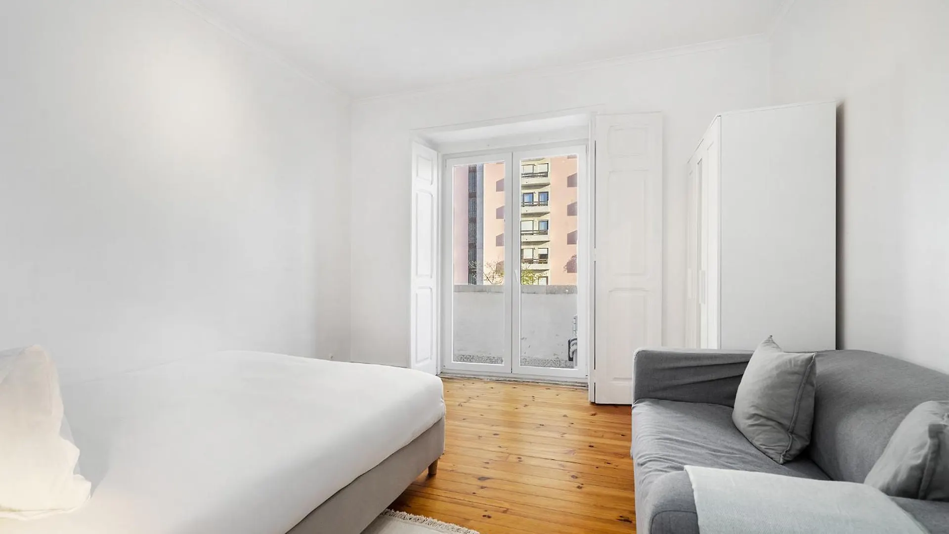Whome Mid-Term Marvel: Your Home Away From Home Lisbona