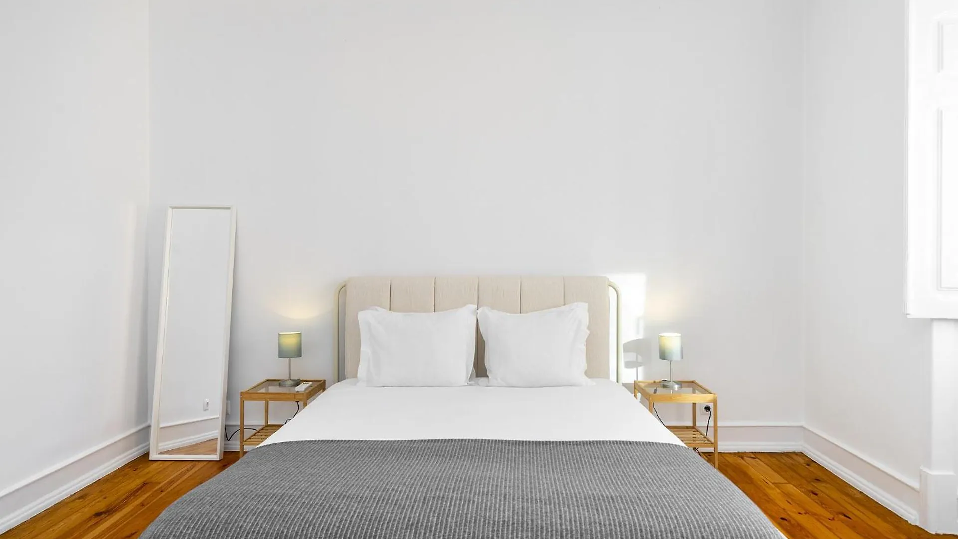 Whome Mid-Term Marvel: Your Home Away From Home Lisbona